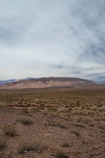 Wüstenlandschaft Blick Auf Das Trockene Land Tal Vegetation Und Berge — Stockfoto