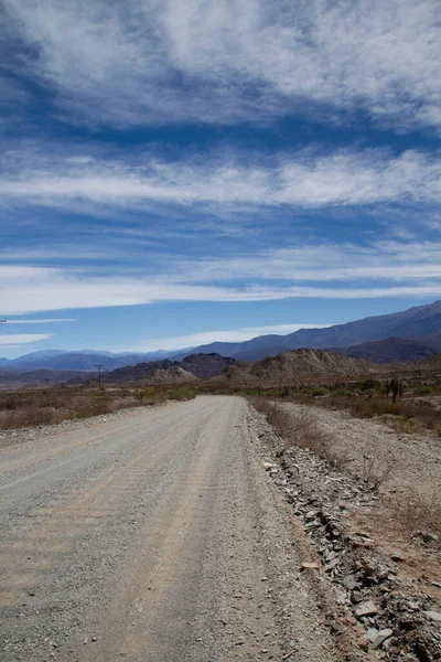 Estrada Deserto Com Montanhas Céu Azul — Fotografia de Stock