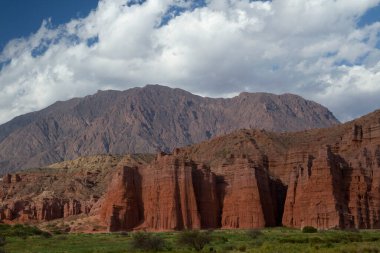 Jeoloji. Kırmızı kumtaşı oluşumlarının panorama görüntüsü        