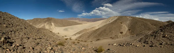 Woestijnlandschap Panorama Uitzicht Prachtige Gele Zandduinen Rotsachtige Heuvels Dorre Vallei — Stockfoto