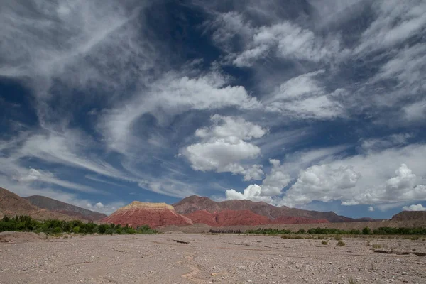 砂漠の風景 砂岩層 砂と乾燥した谷のパノラマビュー — ストック写真