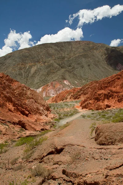 Geologie Červené Oranžové Skalnaté Útvary Stezka Přes Barevné Hory — Stock fotografie