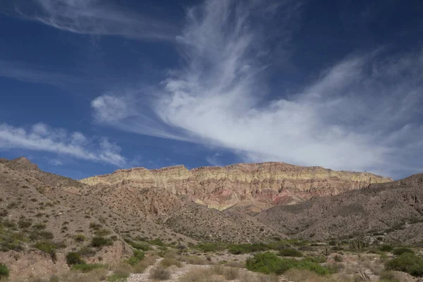 Wüstenlandschaft Blick Auf Das Trockene Land Und Bunte Berge Unter — Stockfoto