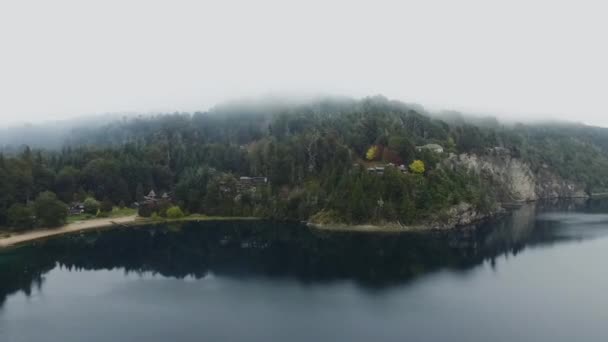 Veduta Aerea Del Lago Della Foresta Una Mattina Presto Con — Video Stock