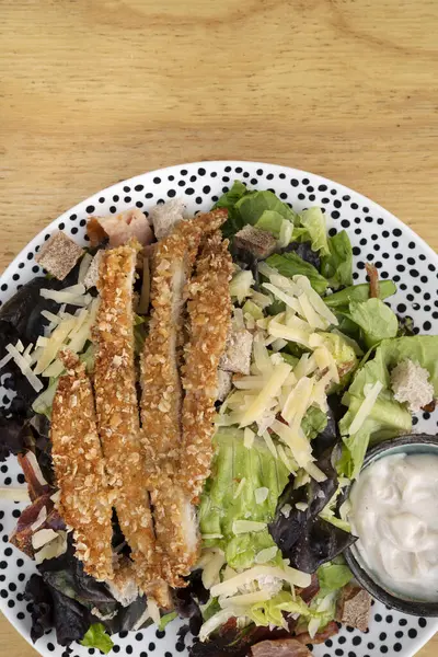 Caesar Salade Close Zicht Verse Salade Met Sla Parmezaanse Kaas — Stockfoto