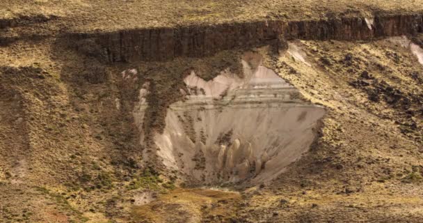 Środowisko Siatki Widok Wzgórza Kanionu Klify Żółte Murawy Formacje Skalne — Wideo stockowe