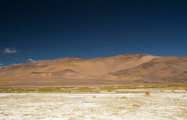 Vista Panorámica Las Montañas Marrones Hierba Amarilla Valle Dorado Cubierto — Foto de Stock