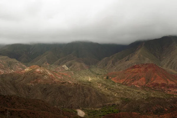 Геология Мбаппе Вид Красный Песчаник Скалистые Горы Зеленый Лес Реку — стоковое фото