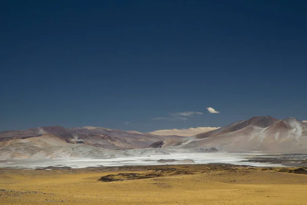 Пейзаж Высоко Андах Заколдованный Вид Золотую Меду Вулканические Кордоны Темно — стоковое фото