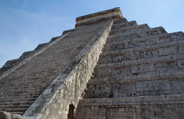 世界七大奇迹古代玛雅文明和建筑 Chichn Itza的Kukulkan神庙的封闭 墨西哥尤卡坦的玛雅石塔遗址 — 图库照片