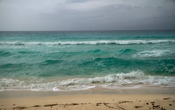 Spiaggia Tropicale Vuota Una Giornata Tempestosa — Foto Stock