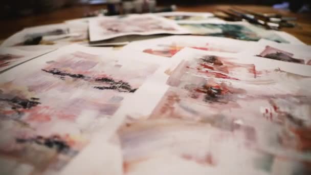 Pinturas Abstratas Coloridas Modernas Piso Estúdio Arte Vista Perto Pinturas — Vídeo de Stock