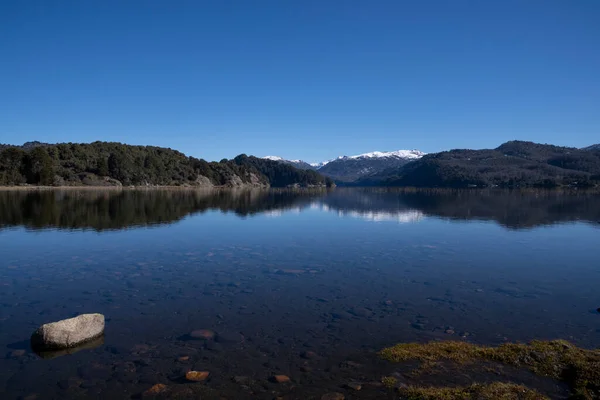 Paisaje Alpino Verano Vista Panorámica Del Tranquilo Lago Bosque Volcán — Foto de Stock