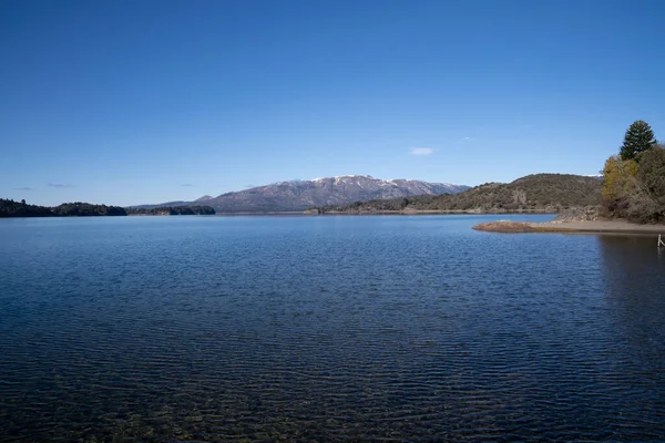 Lago Una Mañana Soleada Vista Panorámica Del Bosque Lago Reflejo — Foto de Stock