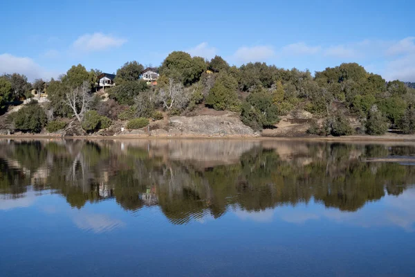 Vista Panoramica Delle Case Legno Sul Lago Nel Bosco Battigia — Foto Stock