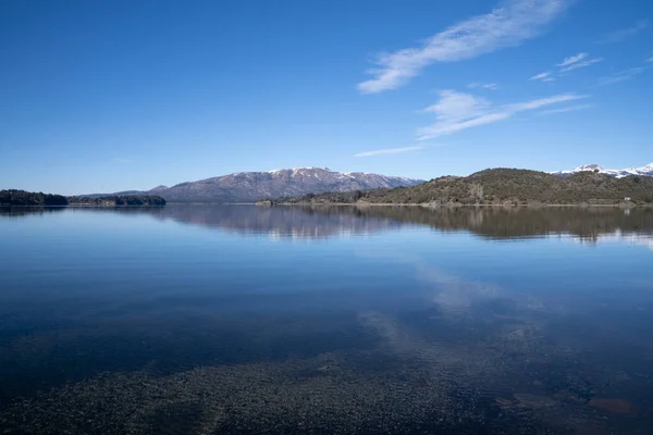 Lago Una Mañana Soleada Vista Panorámica Del Bosque Lago Reflejo —  Fotos de Stock