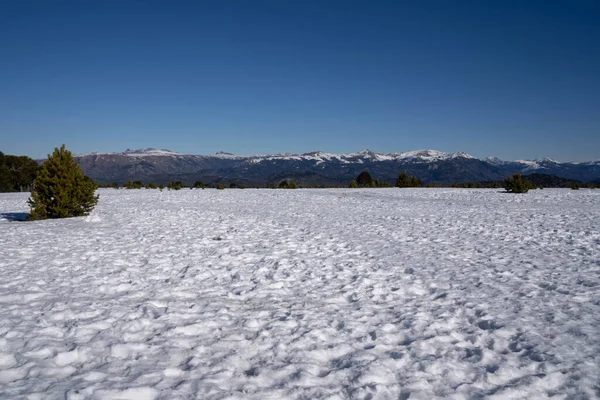 Invierno Las Montañas Vista Del Campo Nieve Las Montañas Día — Foto de Stock