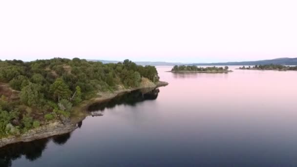 Вид Повітря Безтурботне Озеро Гори Ліс Заході Сонця Вілла Пехуенія — стокове відео