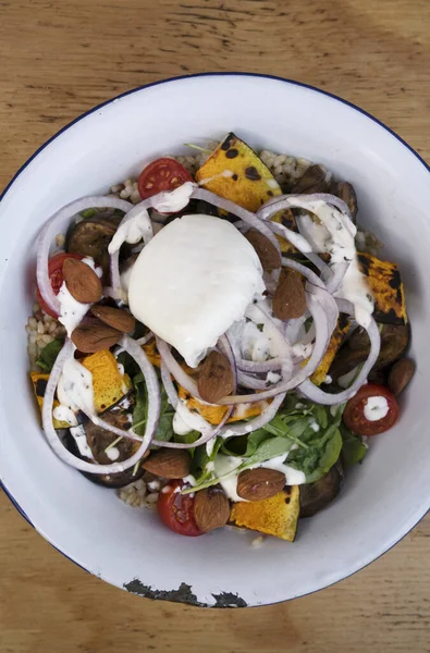Salades Bovenaanzicht Van Een Gastronomische Salade Met Gesneden Kool Geroosterde — Stockfoto