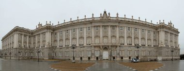 Miras. Muazzam mimari ve tasarım. Madrid Kraliyet Sarayı 'nın panorama manzarası.. 