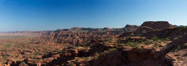 沙漠景观 红色沙漠 悬崖和岩石山的全景 — 图库照片