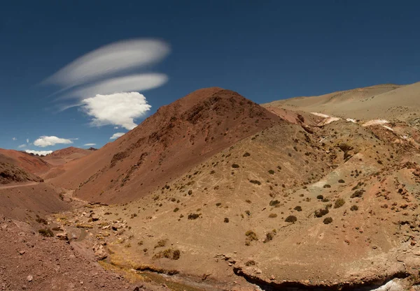 コルデレラで高い アルゼンチンのラグーナ ブラヴァのアンデス山脈の美しい質感と茶色の眺め — ストック写真