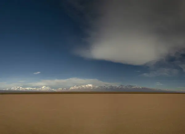 Panorama Uitzicht Dorre Woestijn Droge Vlakte Met Andes Cordillera Horizon — Stockfoto