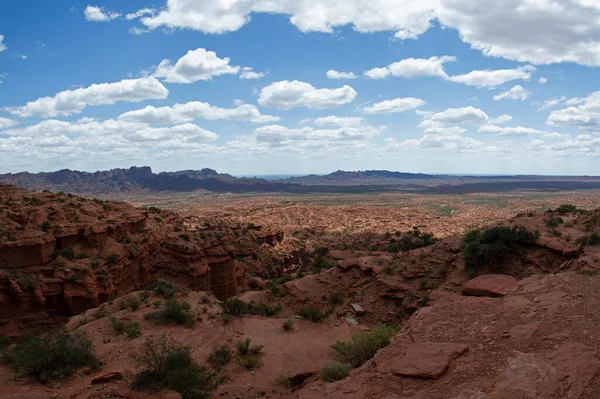 Пустельний Пейзаж Вид Червоний Каньйон Пісковик Скелясті Гори Під Блакитним — стокове фото