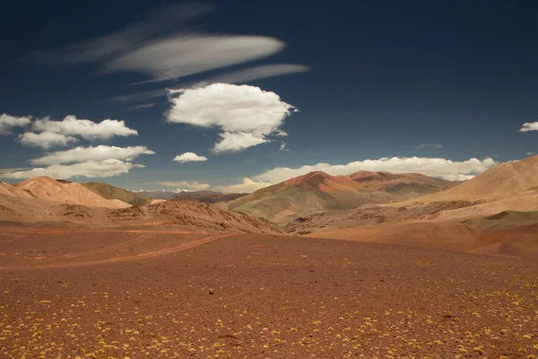 Arid Woestijn Landschap Hoog Andes Gebergte Uitzicht Duinen Bruin Land — Stockfoto