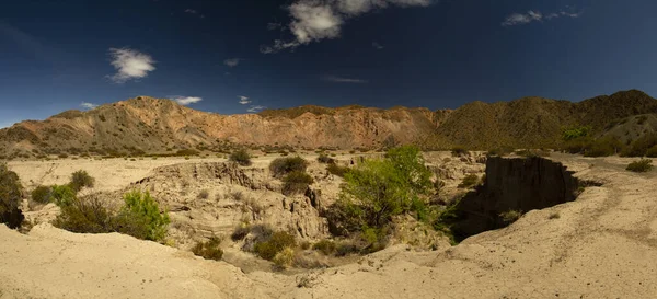 Woestijnlandschap Panoramisch Uitzicht Zandstenen Formaties Canyon Rotsachtige Bergen Geel Zand — Stockfoto