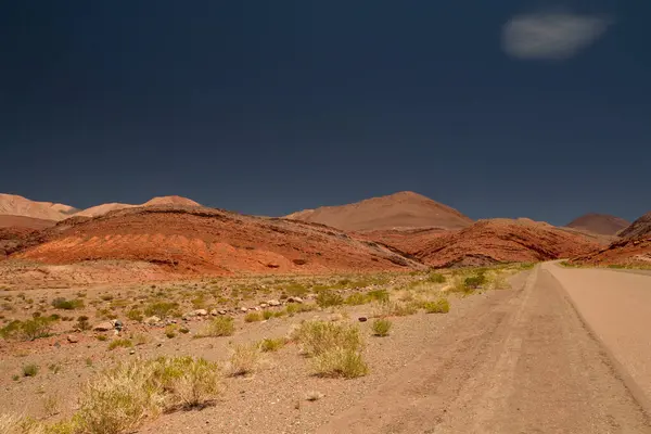 Viaggia Esplora Guidando Lungo Strada Sterrata Attraverso Montagne Deserto Arido — Foto Stock