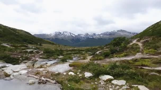 Paisaje Alpino Vista Aérea Del Arroyo Agua Del Glaciar Que — Vídeos de Stock
