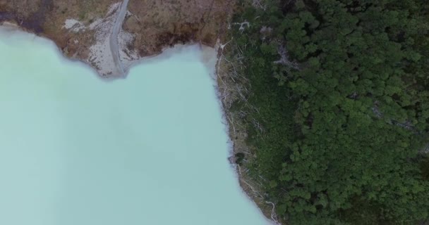 Vista Aérea Superior Lago Água Azul Turquesa Nas Montanhas Dos — Vídeo de Stock