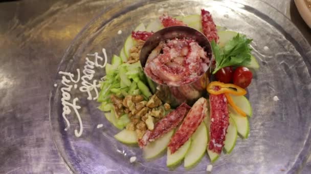 Θαλασσινά Closeup Άποψη Του Ένα Πιάτο King Crab Στην Κουζίνα — Αρχείο Βίντεο