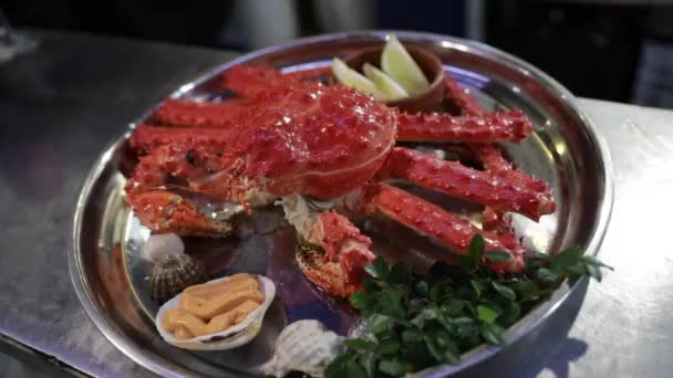 Giant King Crab Πιάτο Παρουσίαση — Αρχείο Βίντεο