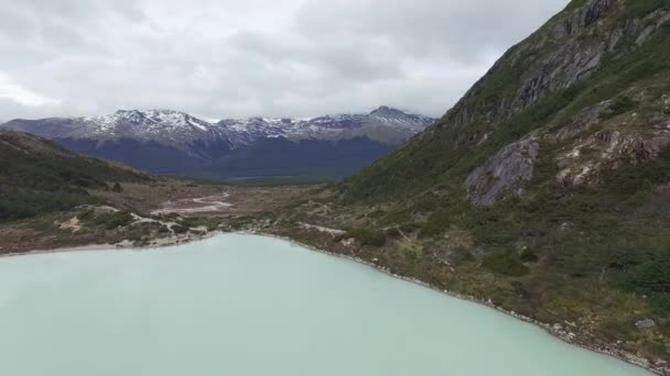 Vista Aérea Las Montañas Los Andes Laguna Esmeralda Lago Agua — Vídeo de stock