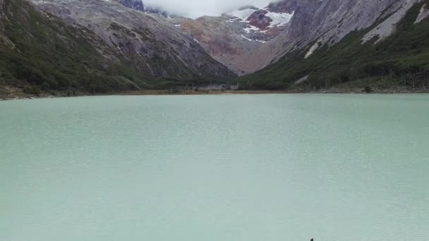 Volando Sobre Lago Agua Glaciar Color Turquesa Laguna Esmeralda Patagonia — Vídeo de stock