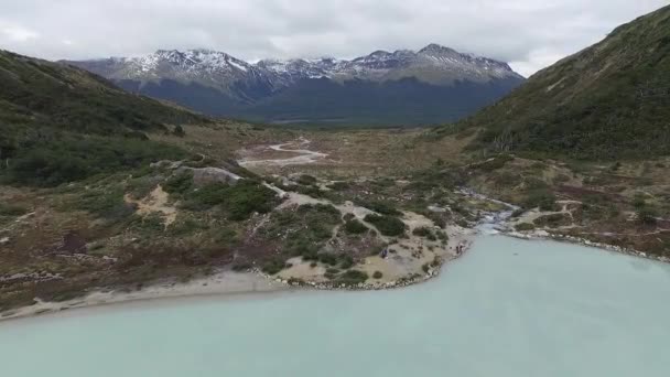 Vista Aérea Del Lago Alpes Aguas Glaciares Turquesas Ushuaia Tierra — Vídeo de stock