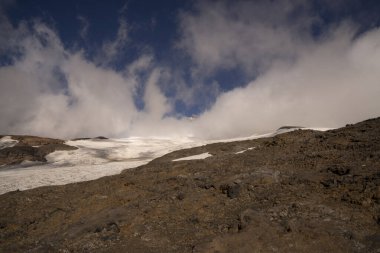 Alp manzarası. Pampa Linda, Patagonya 'daki Tronador Tepesi ve Castano Overo buz sahasının manzarası.