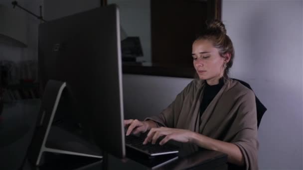 Escritório Rede Funcionar Mulher Negócios Trabalhar Casa Filmagem Jovem Adulto — Vídeo de Stock