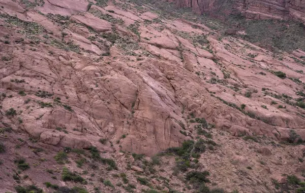 Kırmızı kanyon dokusu. Kum taşı kayalıklarının yakın görüntüsü.