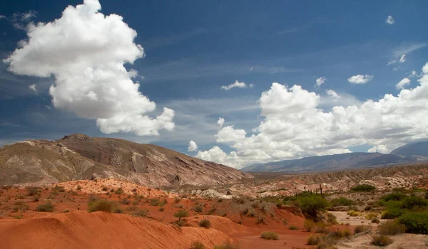 Geologie Kleurrijke Heuvel Dorre Woestijn Onder Een Prachtige Hemel Rechtenvrije Stockfoto's