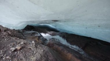 Buzul yeraltı nehirleri ve Buzul Vinciguerra, Tierra del Fuego, Patagonya Arjantin 'deki mağara manzarası.