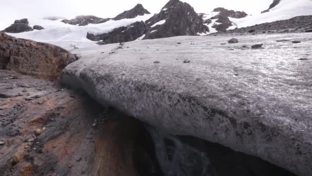 Paysage Alpin Effondrement Glaciaire Vue Sur Rocher Champ Glace Grotte — Video