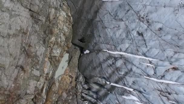 高山质感和图案 阿根廷巴塔哥尼亚Ushuaia Tierra Del Fuego山区岩石结构 冰川Vinciguerra冰原和因全球变暖融化的水流和池塘的俯瞰 — 图库视频影像