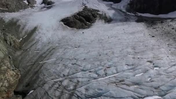 山頂にあるグレイシャー ヴィンチガラの氷原の空中観測 — ストック動画