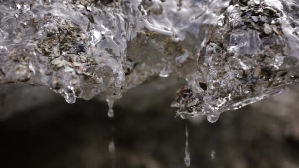 Αργή Κίνηση Του Πάγου Παγετώνα Τήξη Σταγόνες Νερού — Αρχείο Βίντεο