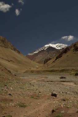 Yedi zirve. Dağcılık mı? Aconcagua Dağı 'na giden yol, Amerika' nın en yüksek zirvesi..