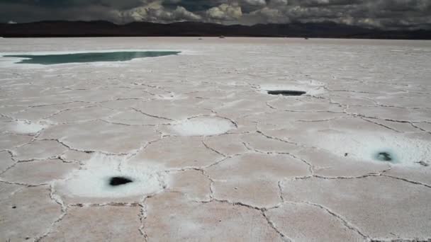 Aufschüttung Der Natürlichen Salzebene Und Der Seen Den Salzfeldern Der — Stockvideo
