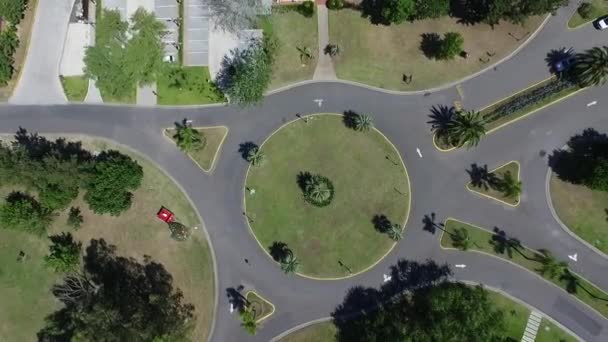 Overhead Aerial View Roundabout Residential Neighborhood Suburbs Can See Few — Video Stock